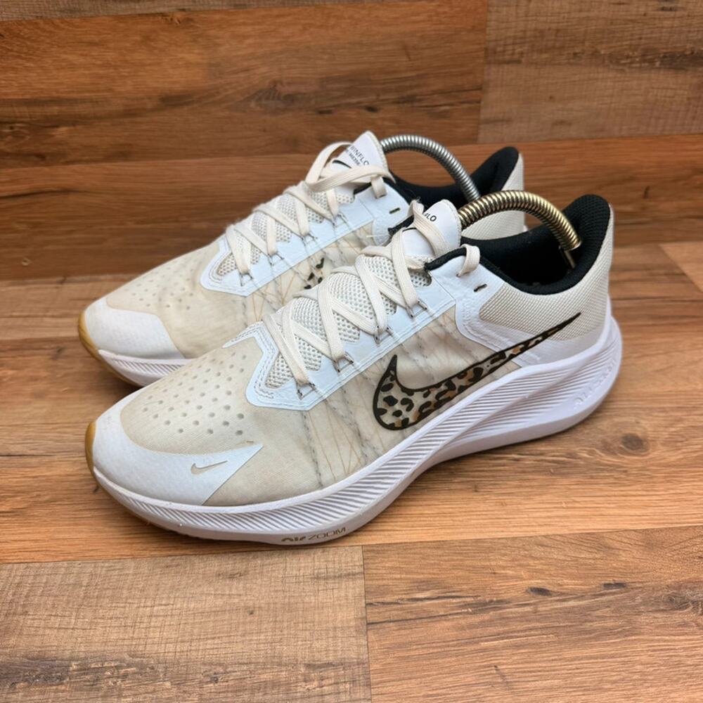 Nike Zoom Winflo 8 White Womens size 10.5  Running Sneaker